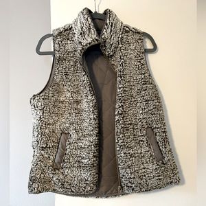 Women’s Reversible Sherpa Vest with Pockets